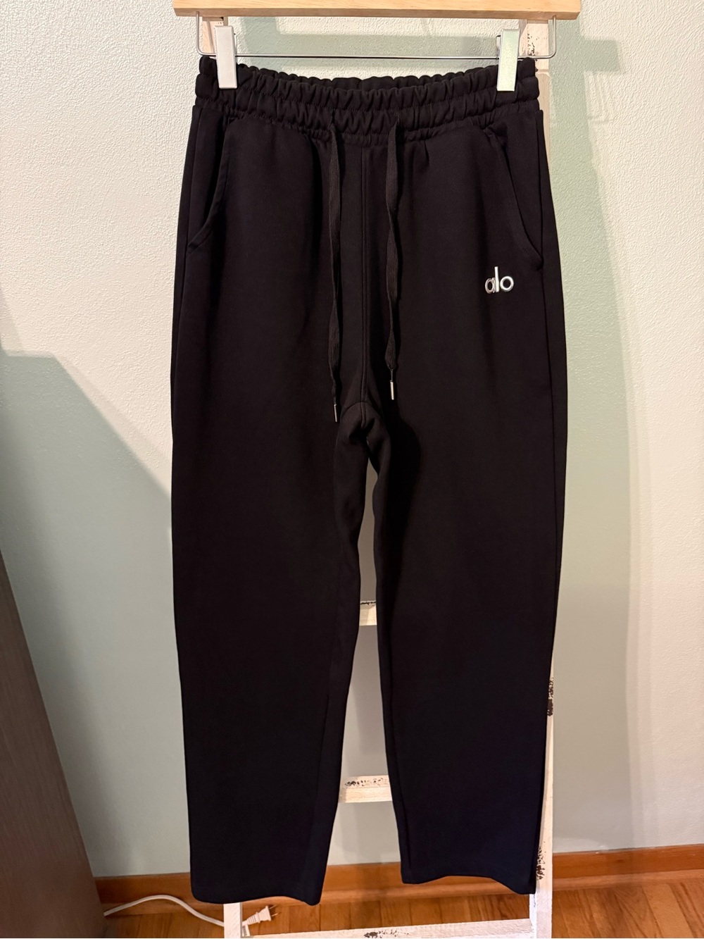 Alo Accolade Black Straight Leg Drawstring Sweatpants Size M Women